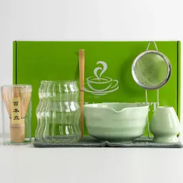 bambusowy-zestaw-prezentowy-do-herbaty-matchy-chashaku-trzepaczka-lyzka