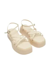 kremowe-sandaly-platforma-paski-okragly-nosek-zapiecie-sprzaczka
