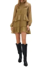 zielona-sukienka-khaki-oversized-mini-z-falbanami-dlugi-rekaw-stojka-40