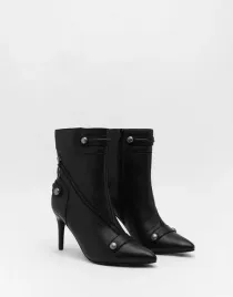 czarne-botki-na-obcasie-nosek-szpic-skora-ozdobny-zamek-warehouse-39