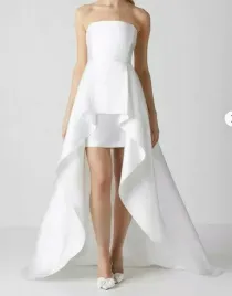biala-asymetryczna-suknia-slubna-satynowa-odpinane-ramiaczka-coast-40