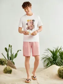 komplet-bialy-t-shirt-z-nadrukiem-gladkie-rozowe-bermudy-manfinity-s