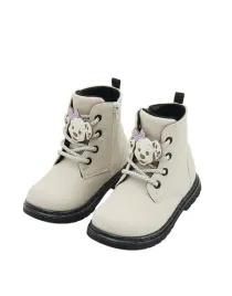 szare-buty-botki-sznurowane-blyszczaca-podeszwa-ozdoba