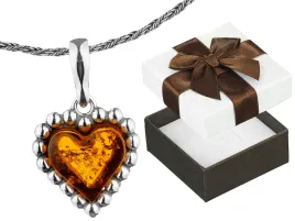 krotki-srebrny-oksydowany-damski-naszyjnik-serce-z-bursztynem-srebro-42-cm