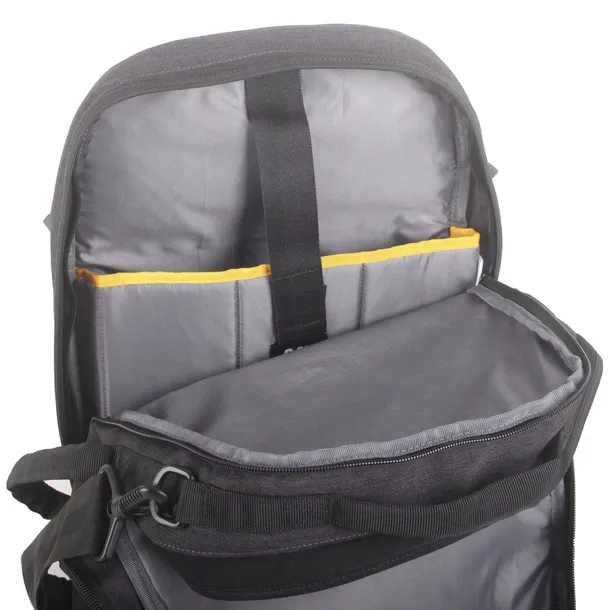 plecak-caterpillar-bryan-backpack-83433-01-liczba-komor-2
