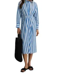 bialo-niebieska-sukienka-w-paski-dlugi-rekaw-kolnierzyk-midaxi