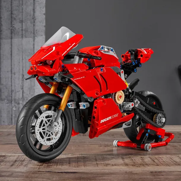 lego-technic-ducati-panigale-v4-r-42107-motor-marka-lego