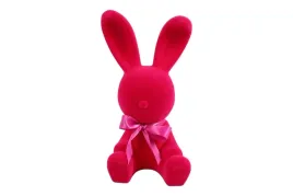 figurka-dekoracja-zajac-ciemno-rozowy-siedzacy-flokowany-l-30-cm