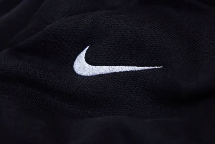 bluza-damska-sportowa-z-kapturem-park-20-nike-kolor-czarny