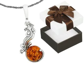 srebrny-oksydowany-damski-naszyjnik-z-bursztynem-jaszczurka-bursztyn-60-cm