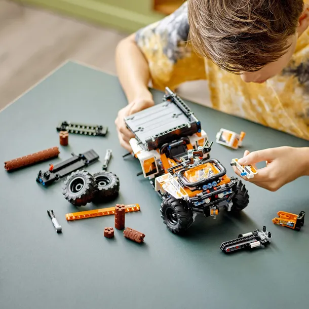 lego-technic-42139-pojazd-terenowy-klocki-material-plastik