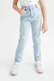 spodnie-jasnoniebieskie-jeans-proste-przetarcia-proste-defacto-134-140