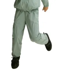 zielone-dlugie-proste-ortalionowe-spodnie-z-kieszeniami-i-sciagaczmi