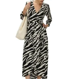 sukienka-maxi-wzorzysta-bialo-czarna-prosta-dlugi-rekaw-s