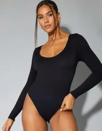 body-klasyczne-czarne-dekolt-okragly-prettylittlething-s