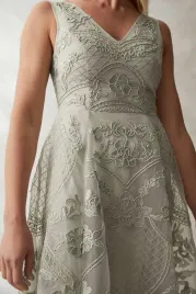 midaxi-zielona-sukienka-klasyczna-koktajlowa-hafty-rozkloszowana-coast-38