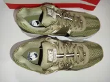 buty-zoom-vomero-5-nike-42-kod-producenta-fj1915200
