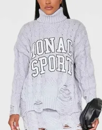 szary-dzianinowy-sweter-golf-dlugi-rekaw-napisy-luzny