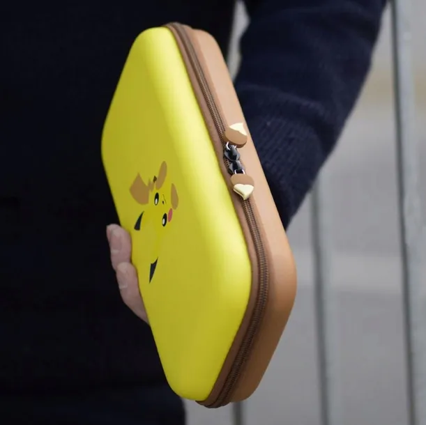 etui-case-switch-lapacz-pokemon-pikatchu-eevee-typ-etui