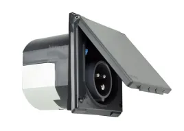 gniazdo-przylaczeniowe-pradu-cee-na-sciane-pojazdu