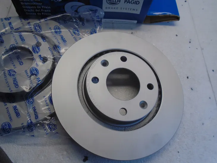 klocki-tarcze-przod-delphi-peugeot-206-207-208-2008-307-partner-i-1-266mm-numery-katalogowe-zamiennikow-aic-53640