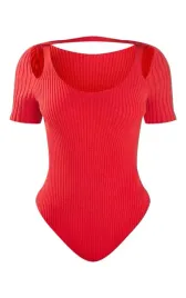 czerwone-dzianinowe-body-krotki-rekaw-wyciecia