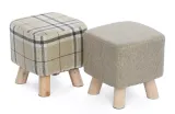 pufa-szara-kwadratowa-drewniane-nogi-podnozek-siedzisko-skandynawska-boho-glebokosc-mebla-26-cm