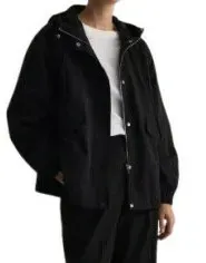 czarna-klasyczna-kurtka-oversize-z-kapturem-zapiecie-zamek-kieszenie