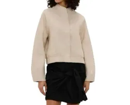 bezowa-kurtka-lniana-zatrzask-dlugi-rekaw-okragly-dekolt