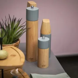 mlynek-reczny-altom-design-drewno-bezowy-zielony