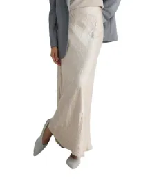 spodnica-bezowa-maxi-satynowa-efekt-zagniecen-prosta-gladka-xs