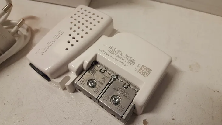 wzmacniacz-vhf-uhf-picokom-easy-f-1-wejscie-3-wyjscia-televes-model-560543-kod-producenta-560543