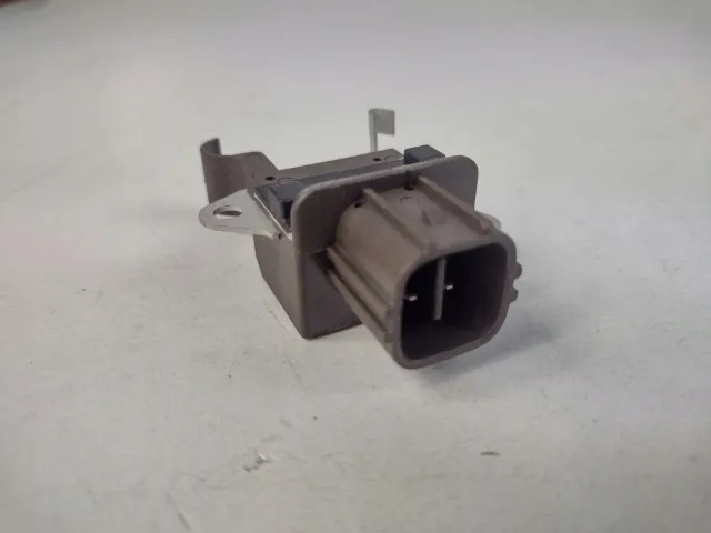 nowy-regulator-napiecia-are6047-toyota-ford-honda-denso-waga-z-opakowaniem-2-kg