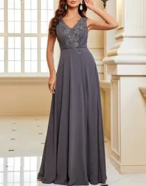 dluga-szara-sukienka-grube-ramiaczka-dekolt-serek-dekoracyjny-haft