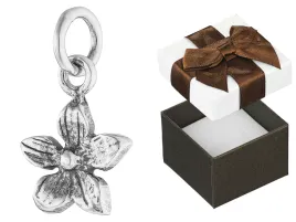 srebrny-kwiatek-wisiorek-maly-kwiat-oksydowany-zawieszka-srebro-925-drobna