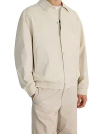 jasnobezowa-przejsciowa-kurtka-fason-bomberka-zatrzaski-haft-napisy