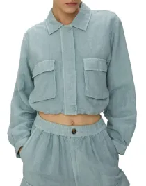 jasnoniebieska-luzna-krotka-kurtka-z-kieszeniami-len-wiskoza