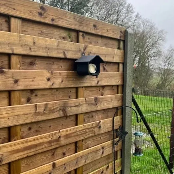 elegancki-karmnik-dla-ptakow-na-plotek-plot-czarny-wiszacy-wysokosc-produktu-18-cm