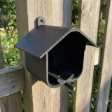 elegancki-karmnik-dla-ptakow-na-plotek-plot-czarny-wiszacy-kod-producenta-3d-1003117