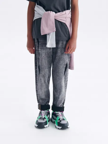 reserved-jeansy-128-wiek-dziecka-7-lat