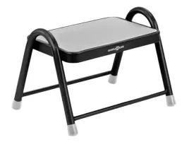 stopien-wejsciowy-solidny-schodek-przyczepy-czarny