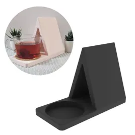 dekoracyjny-stojak-na-ksiazke-z-podstawka-na-kubek-na-szafke-nocna