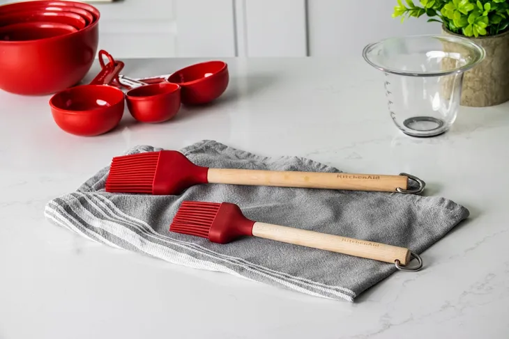 kitchenaid-pedzelek-silikonowy-do-smarowania-do-ciast-miesa-29cm-kod-producenta-kqr753ohere
