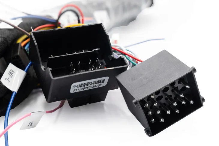 kabel-multimedialny-adapter-do-radia-bmw-e39-e46-e53-do-radia-android-kod-producenta-y3380-marka-ncs