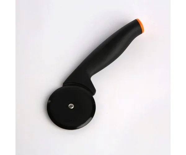 noz-do-pizzy-fiskars-functional-form-1019533-marka-fiskars