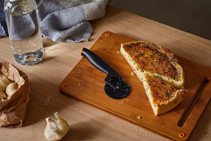 noz-do-pizzy-fiskars-functional-form-1019533-kod-producenta-1019533