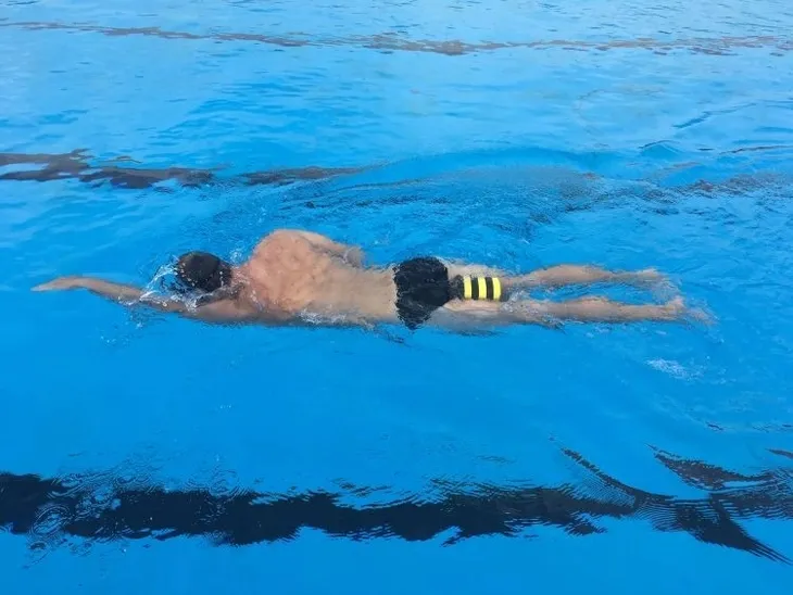 deska-do-plywania-finis-pullbuoy-rodzaj-deska-do-plywania