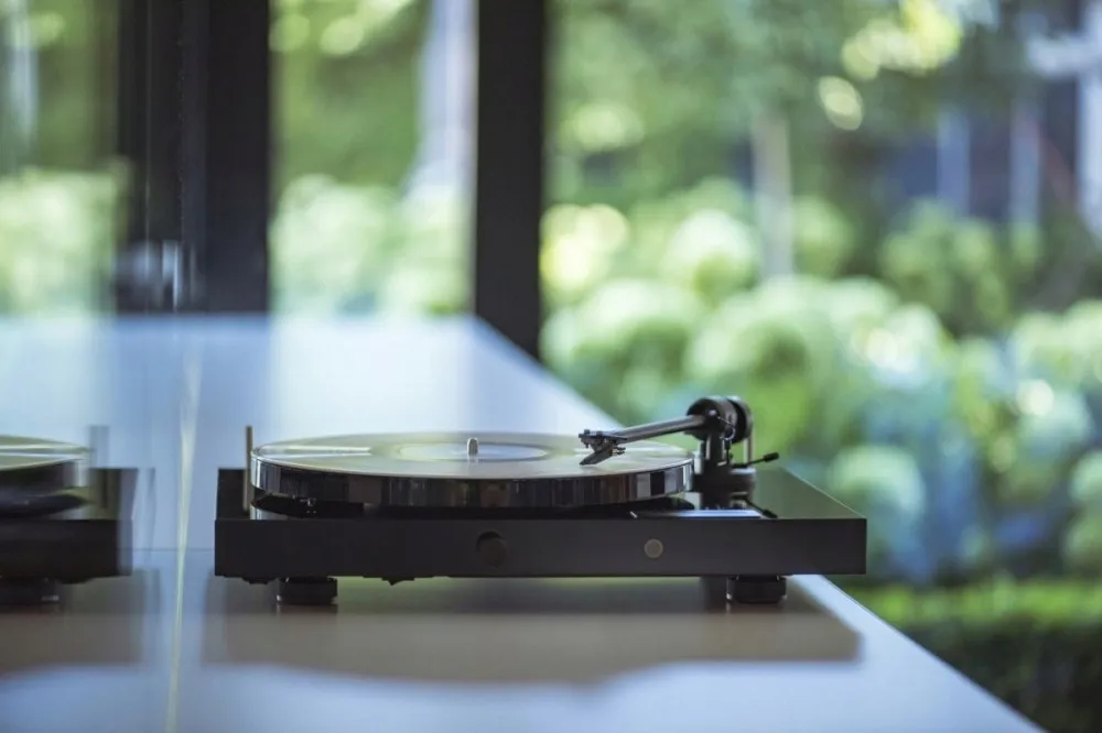 pro-ject-jukebox-e1-om5e-gramofon-system-all-in-one-bluetooth-czerwony-stan-nowy
