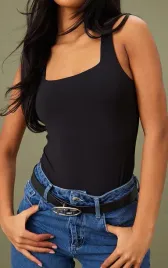 czarne-gladkie-dopasowane-body-na-ramiaczkach