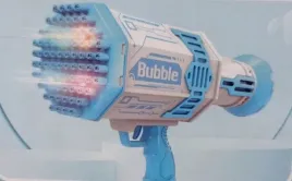 niebieski-pistolet-do-robienia-baniek-mydlanych